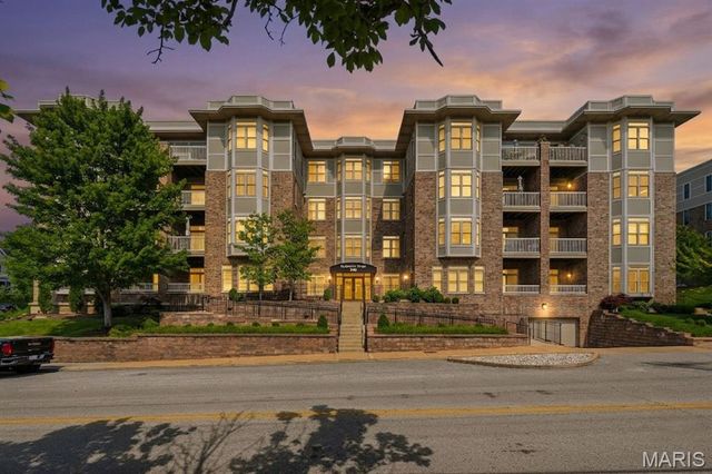 540 N And South Road 204, University City, MO 63130