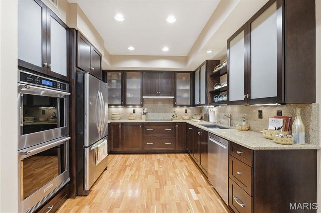 540 N And South Road 204, University City, MO 63130