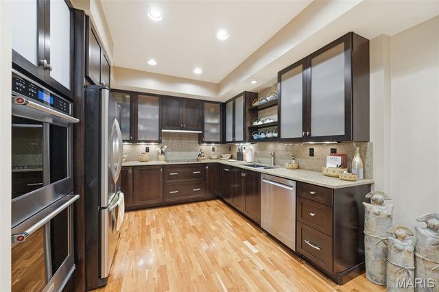 540 N And South Road 204, University City, MO 63130