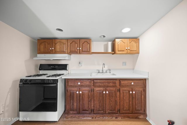 28 Florence Avenue, Leonardo, NJ 07737