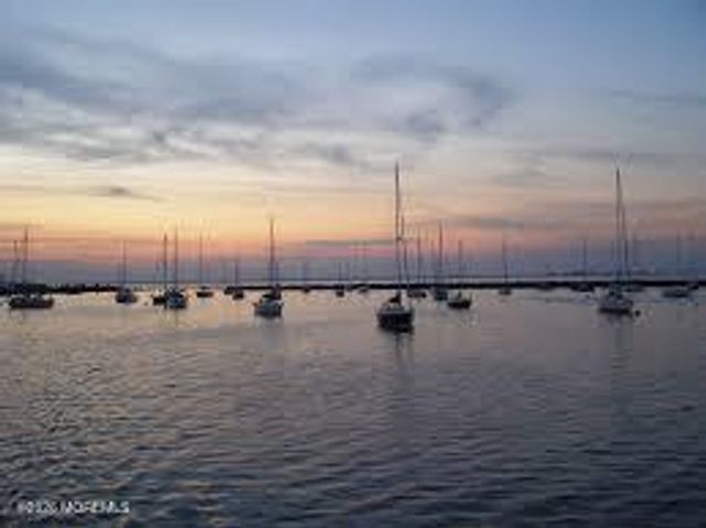 28 Florence Avenue, Leonardo, NJ 07737