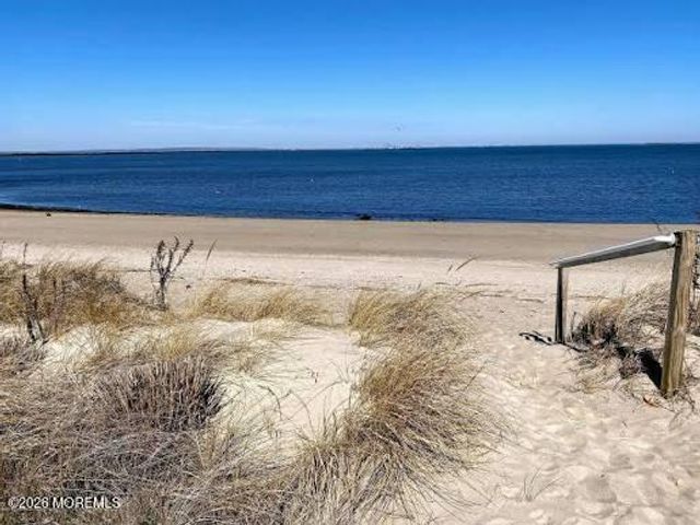 28 Florence Avenue, Leonardo, NJ 07737