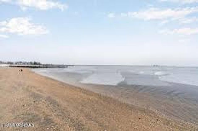 28 Florence Avenue, Leonardo, NJ 07737