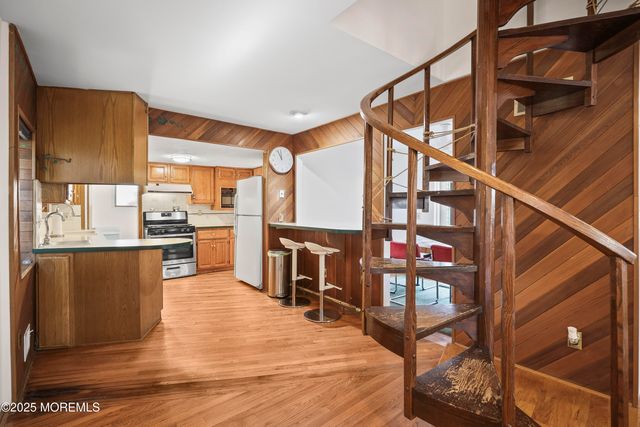 28 Florence Avenue, Leonardo, NJ 07737