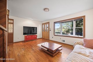 28 Florence Avenue, Leonardo, NJ 07737