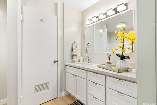469 Ena Road 1511, Honolulu, HI 96815