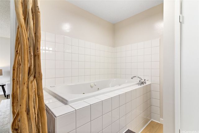 469 Ena Road 1511, Honolulu, HI 96815