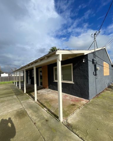 6015 Gay Way, North Highlands, CA 95660