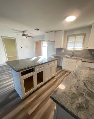 6015 Gay Way, North Highlands, CA 95660