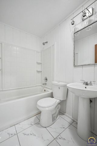 3466 SW Clare AVE, Topeka, KS 66611