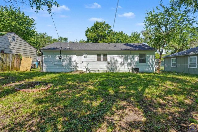 3466 SW Clare AVE, Topeka, KS 66611