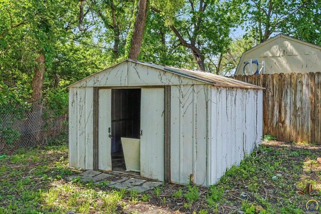 3466 SW Clare AVE, Topeka, KS 66611