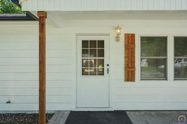 3466 SW Clare AVE, Topeka, KS 66611