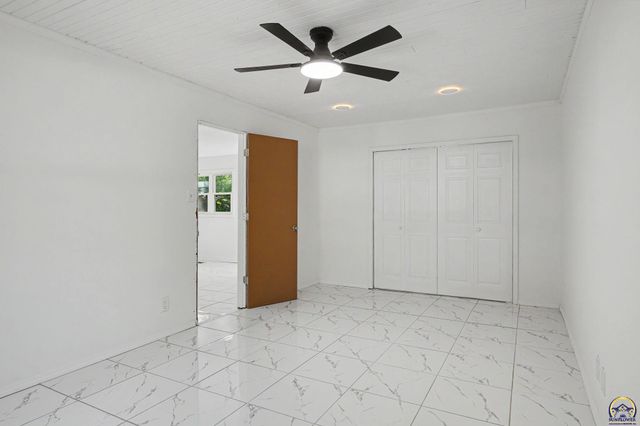 3466 SW Clare AVE, Topeka, KS 66611