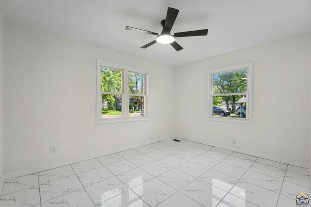 3466 SW Clare AVE, Topeka, KS 66611
