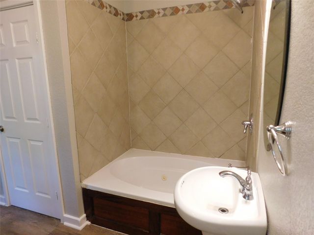 11913 Rotherham DR, Austin, TX 78753