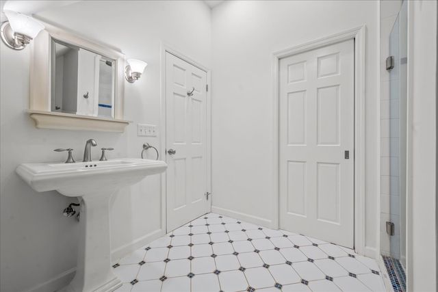 520 Greenwood Avenue, Kenilworth, IL 60043