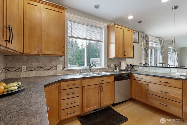 660 Parkside Place, Blaine, WA 98230