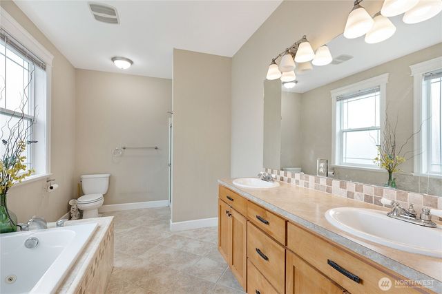 660 Parkside Place, Blaine, WA 98230