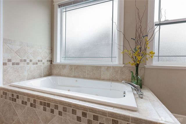 660 Parkside Place, Blaine, WA 98230