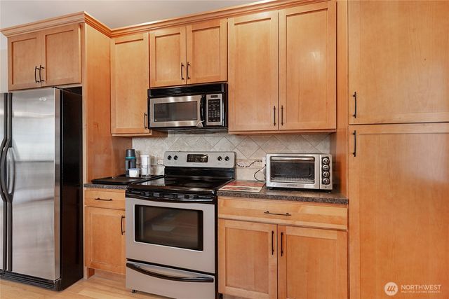 660 Parkside Place, Blaine, WA 98230