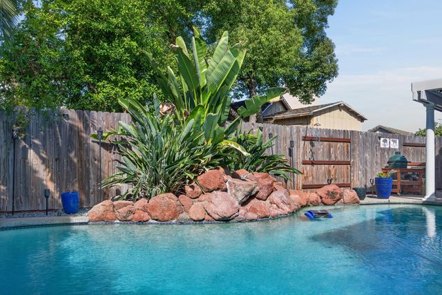 8441 Lilac Ridge Ct, Antelope, CA 95843