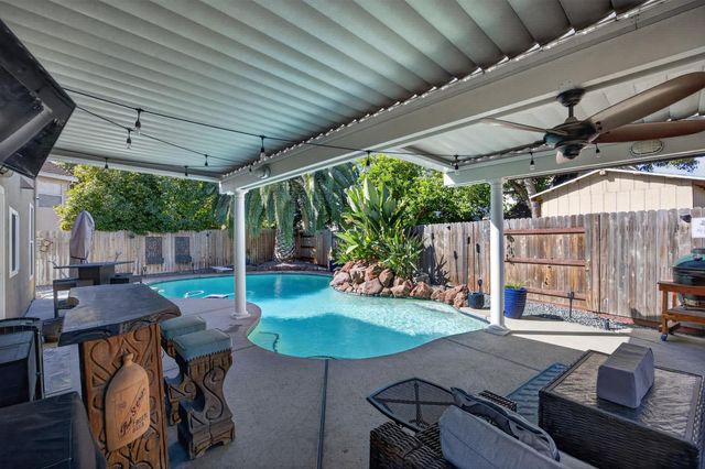 8441 Lilac Ridge Ct, Antelope, CA 95843