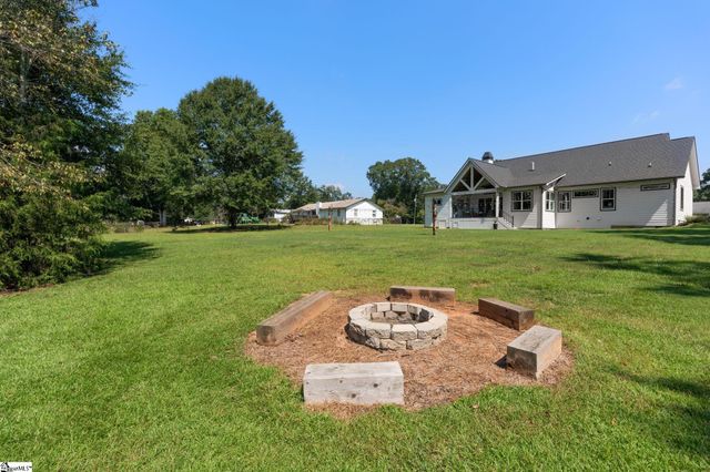 17 Joan Drive, Taylors, SC 29687