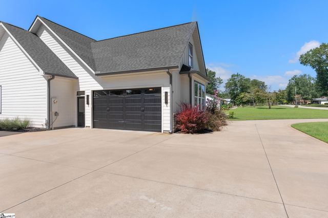 17 Joan Drive, Taylors, SC 29687