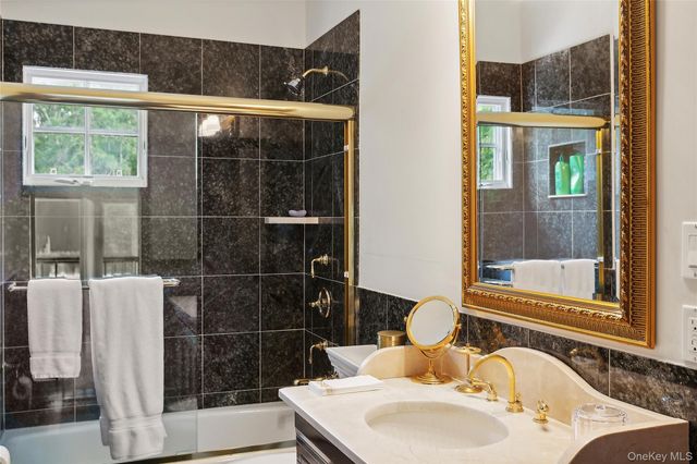 1 Terrys Trail, East Hampton, NY 11937