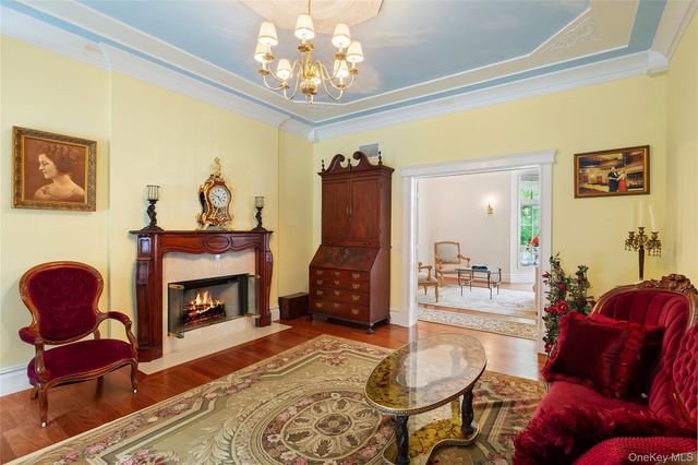 1 Terrys Trail, East Hampton, NY 11937