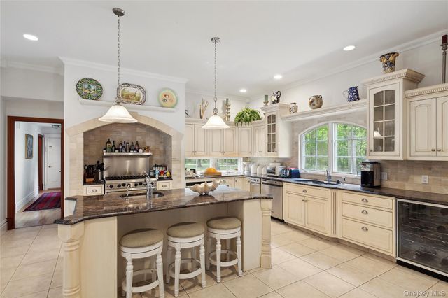 1 Terrys Trail, East Hampton, NY 11937