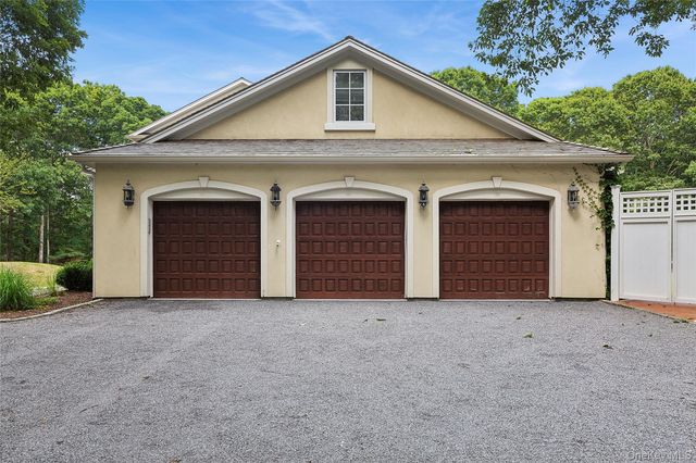 1 Terrys Trail, East Hampton, NY 11937