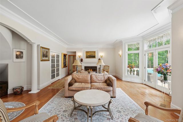 1 Terrys Trail, East Hampton, NY 11937