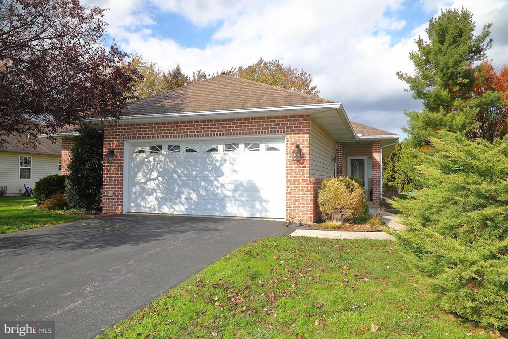 234 BLOSSOM TRL, Mount Joy, PA 17552