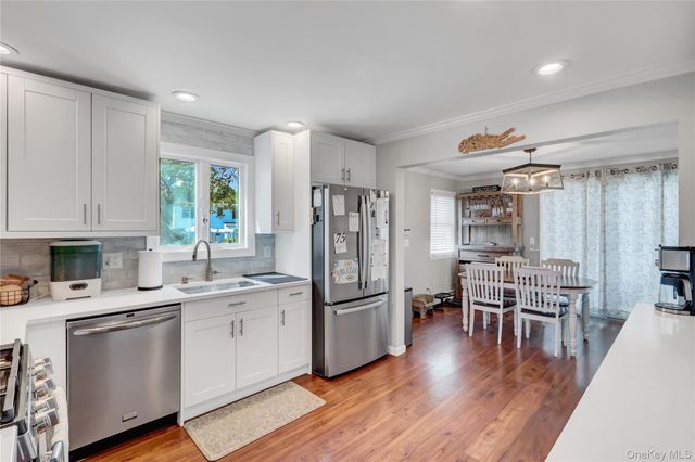 9 3rd Street, West Islip, NY 11795