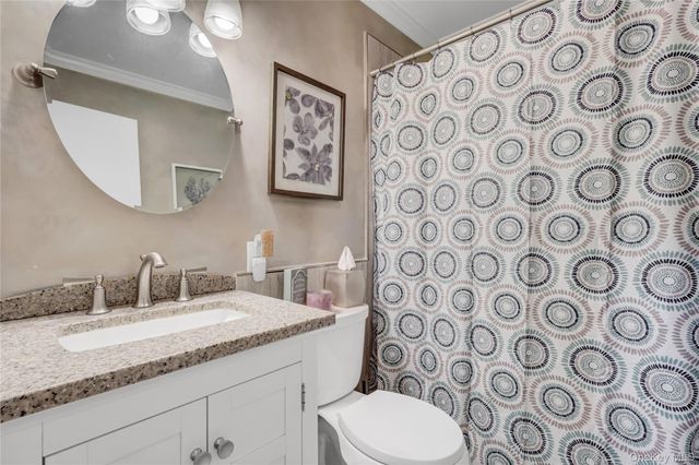 9 3rd Street, West Islip, NY 11795