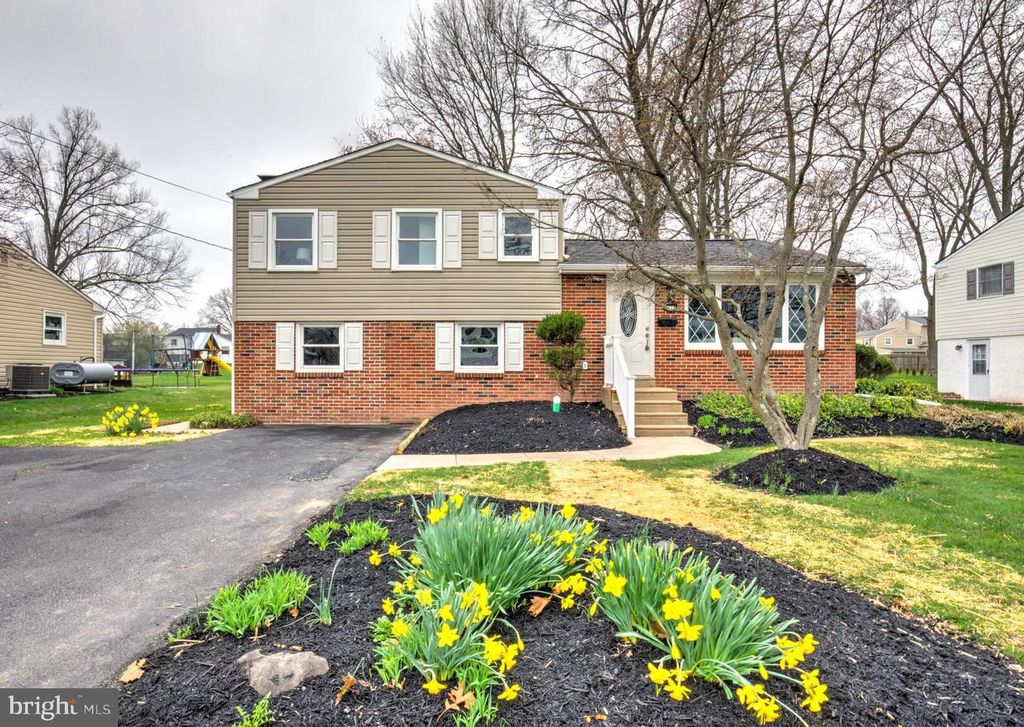 1118 EMERALD AVE, Lansdale, PA 19446