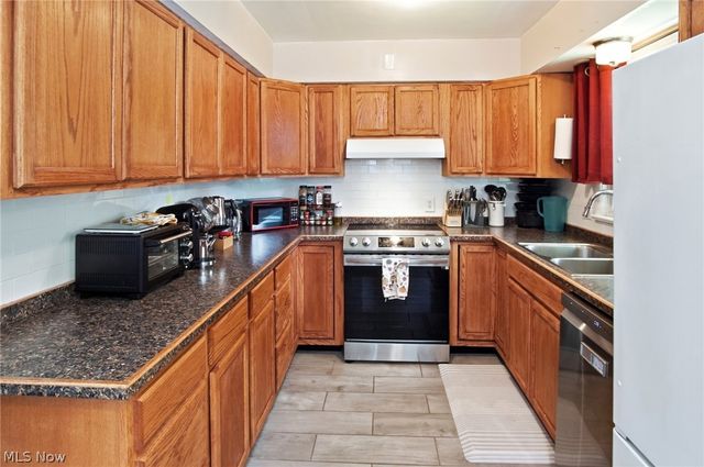 248 Jennings Avenue, Cuyahoga Falls, OH 44221