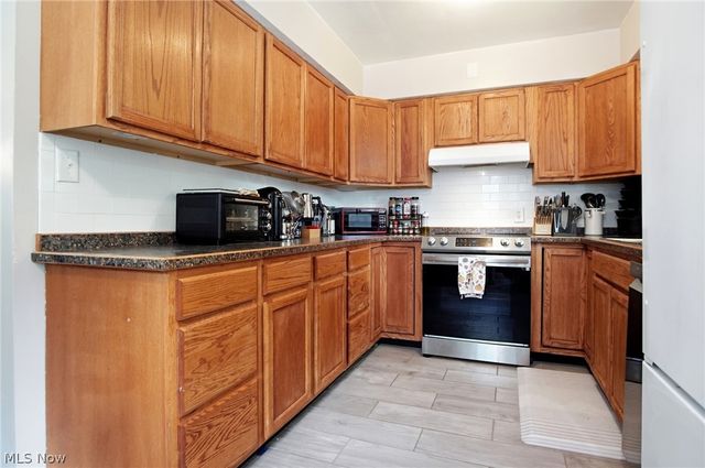 248 Jennings Avenue, Cuyahoga Falls, OH 44221
