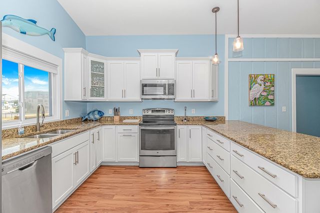 304 42nd Ave. N, North Myrtle Beach, SC 29582