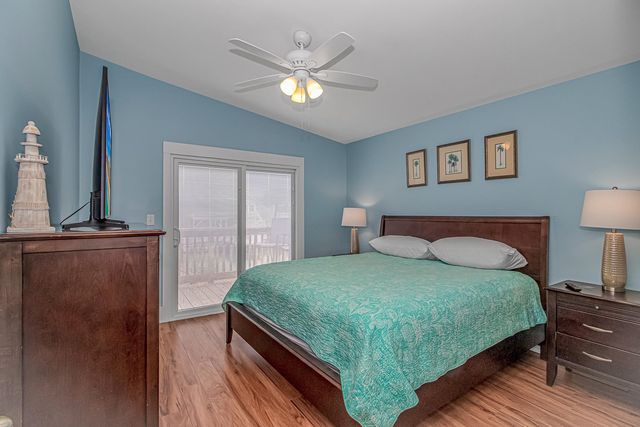 304 42nd Ave. N, North Myrtle Beach, SC 29582