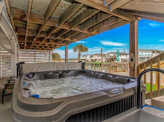 304 42nd Ave. N, North Myrtle Beach, SC 29582