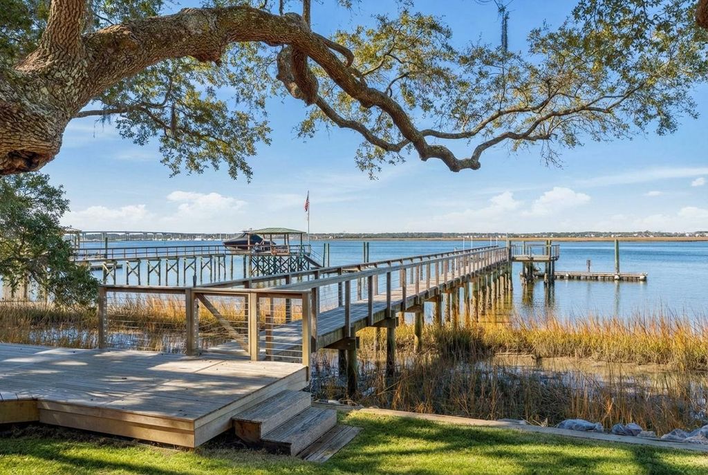 Image 11 of property listing at 111 Riverland Drive, Charleston, SC 29412