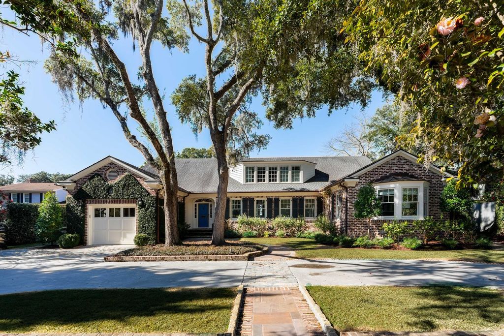 Image 13 of property listing at 111 Riverland Drive, Charleston, SC 29412