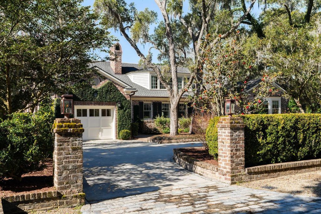 Image 14 of property listing at 111 Riverland Drive, Charleston, SC 29412