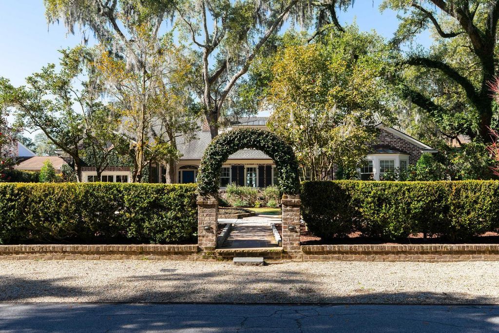 Image 15 of property listing at 111 Riverland Drive, Charleston, SC 29412
