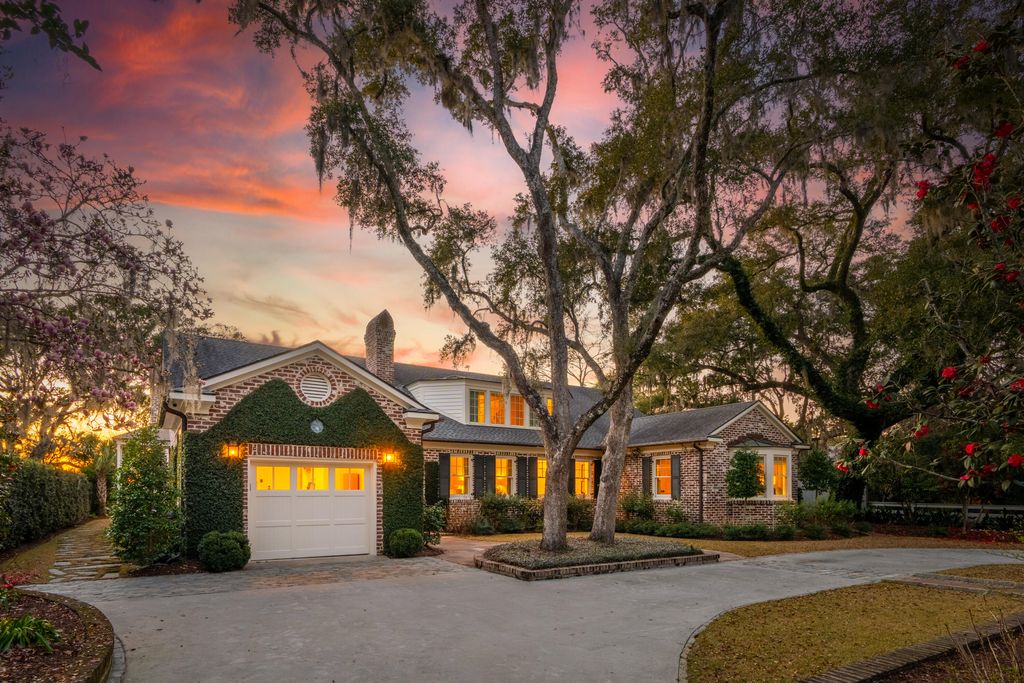 Image 2 of property listing at 111 Riverland Drive, Charleston, SC 29412