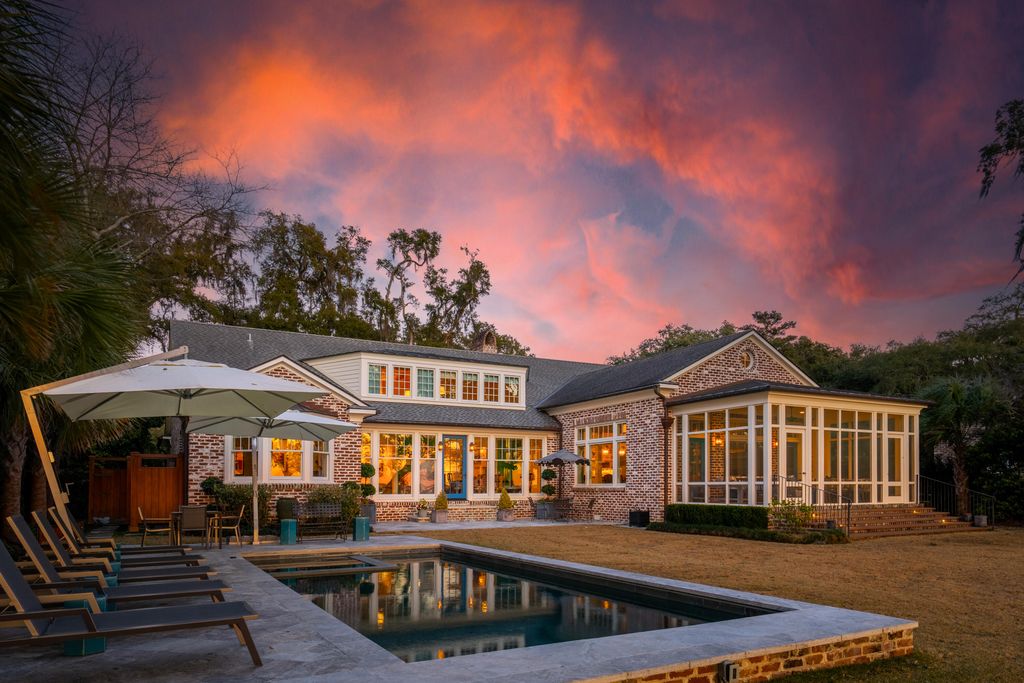 Image 4 of property listing at 111 Riverland Drive, Charleston, SC 29412