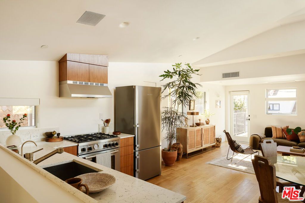 8866 Wonderland Avenue, Los Angeles, CA 90046 — photo 2